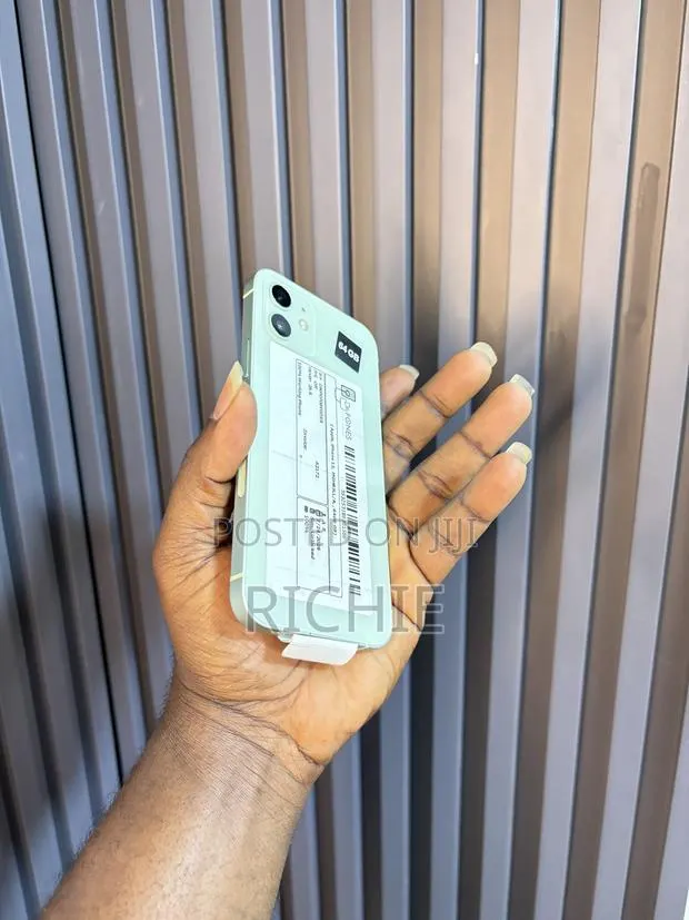 New Apple iPhone 12 64 GB Green · Photo 1