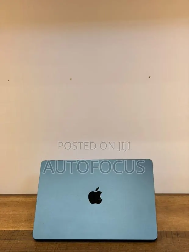 Laptop Apple MacBook Air 2025 M4 16GB Apple M4 SSD 256GB · Photo 1