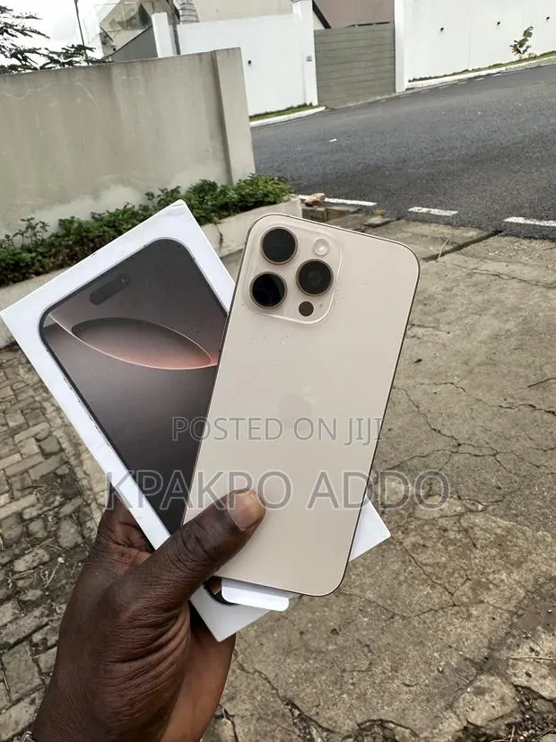 Apple iPhone 16 Pro Max 512 GB Gold · Photo 1