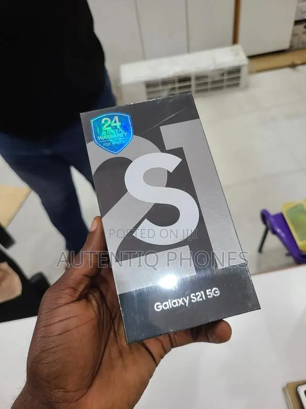 New Samsung Galaxy S21 5G 128 GB Silver · Photo 1