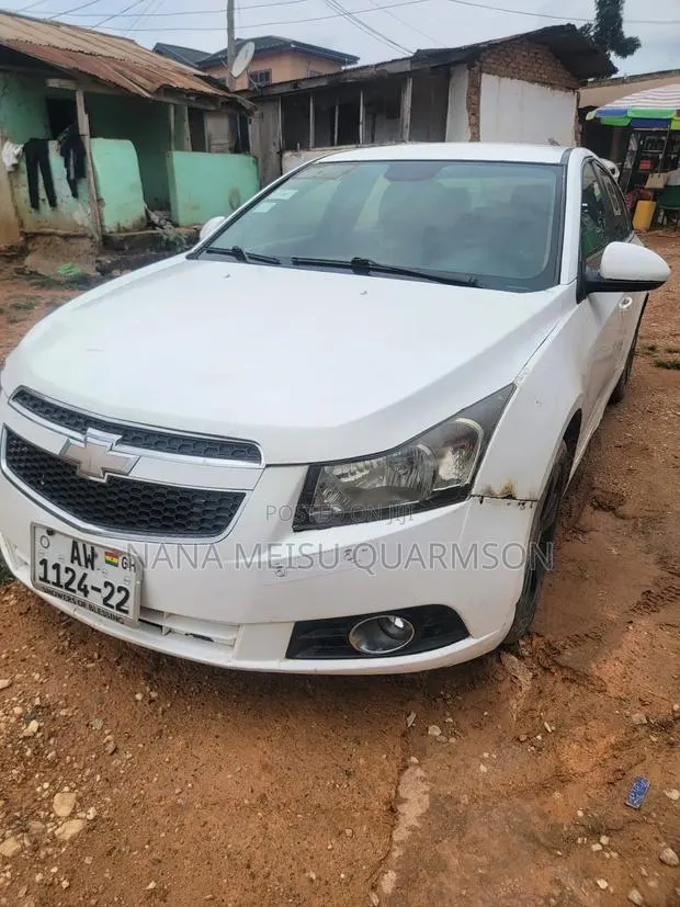 Chevrolet Cruze 2012 White · Photo 1