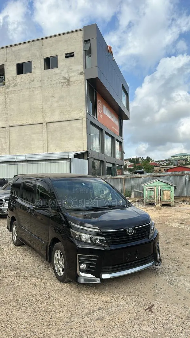 Toyota Voxy SV Premium 2014 Black · Photo 1