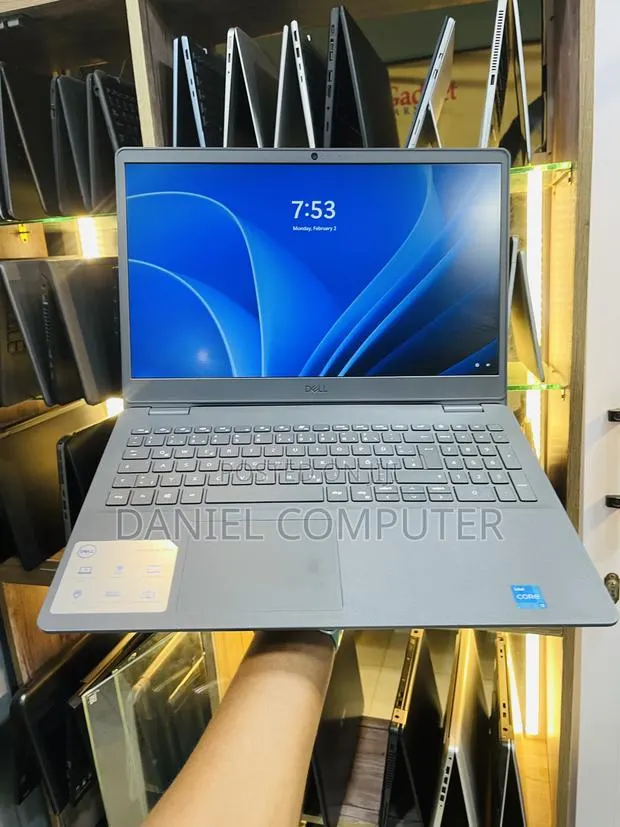 Laptop Dell Inspiron 3541 8GB Intel Core i3 SSD 256GB · Photo 1