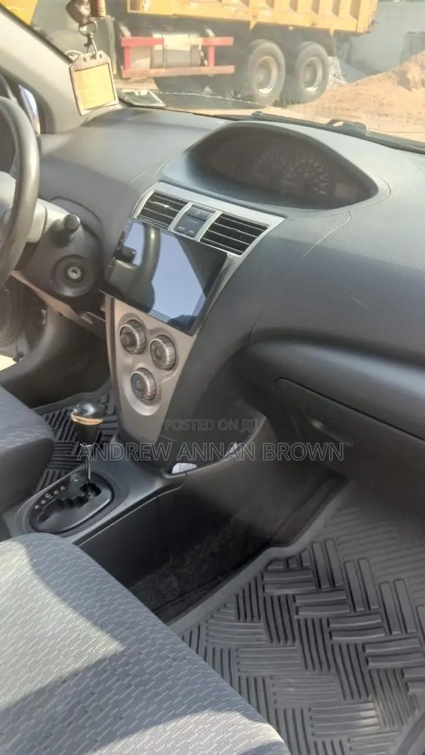 Toyota Yaris 2010 Blue · Photo 1
