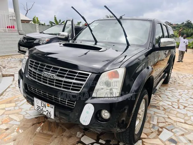 Isuzu D-MAX 2018 Black · Photo 1