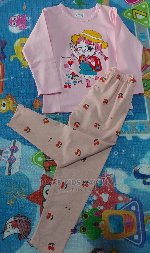 Girls Pyjamas 3 to 4 Years · Photo 1