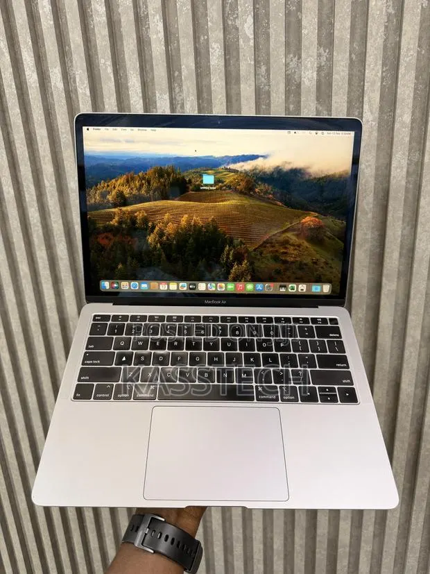 Laptop Apple MacBook Air 2019 8GB Intel Core i5 SSD 128GB · Photo 1