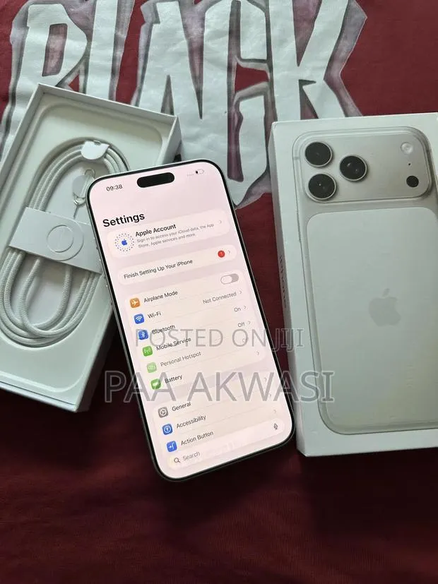 Apple iPhone 17 Pro Max 512 GB Silver · Photo 1