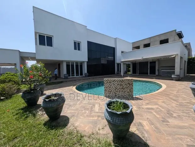 7bdrm Mansion in Airport Hills for sale · Photo 1