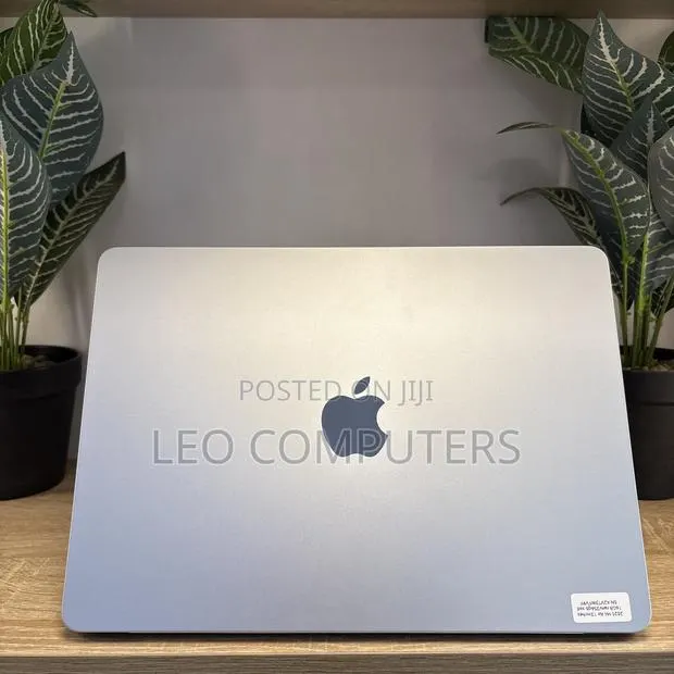 Laptop Apple MacBook Air 2025 M4 1GB Apple M4 SSD 256GB · Photo 1