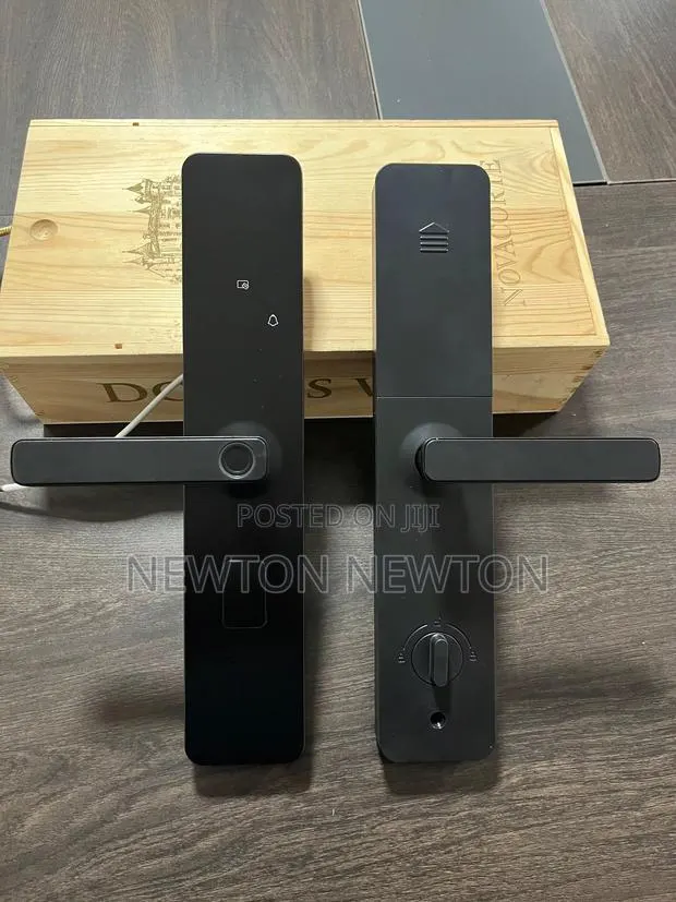 Smart Door Lock · Photo 1