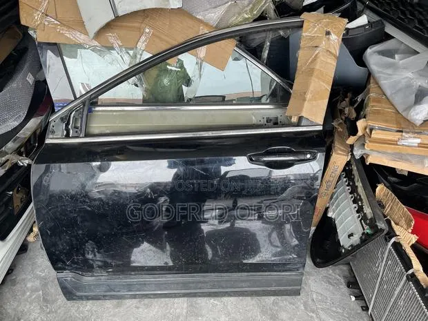 Honda CR v Front Complete Door 2017-2022 · Photo 1