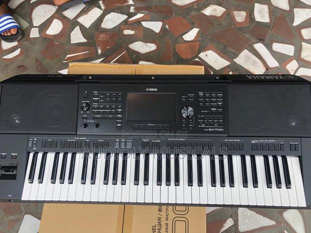 Yamaha Psrsx700 Synthesizer Arranger Workstation Keyboard · Photo 1