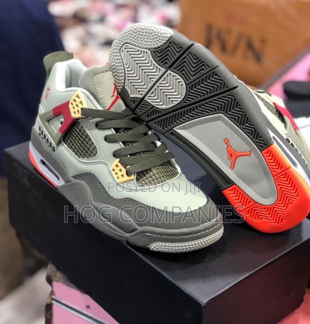 Air Jordan 4 Sneakers Shoe Kick · Photo 2