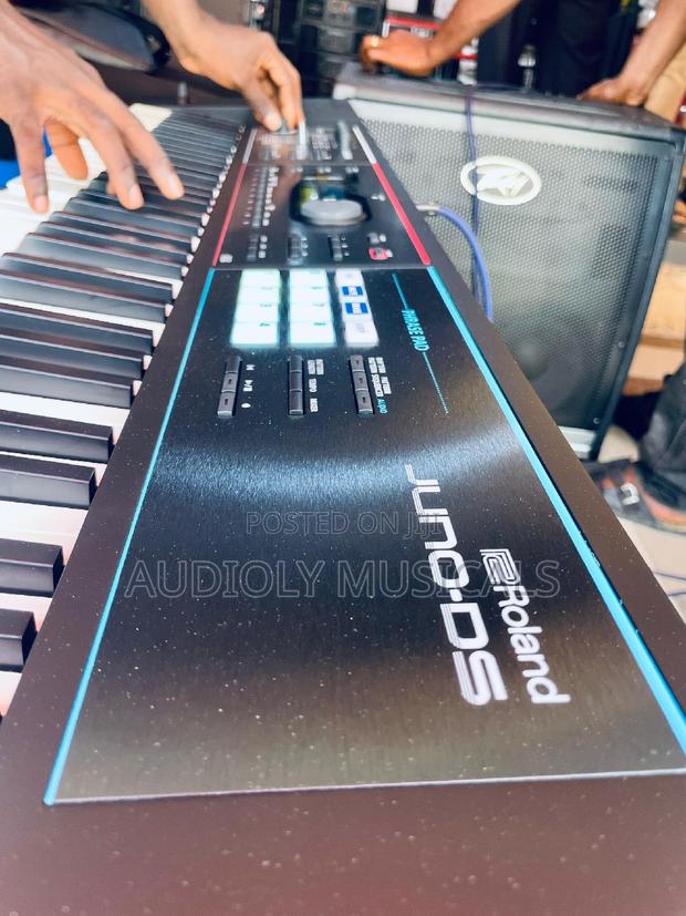 Roland Juno-Ds 61-Key Lightweight Synth-Action Keyboard · Photo 2