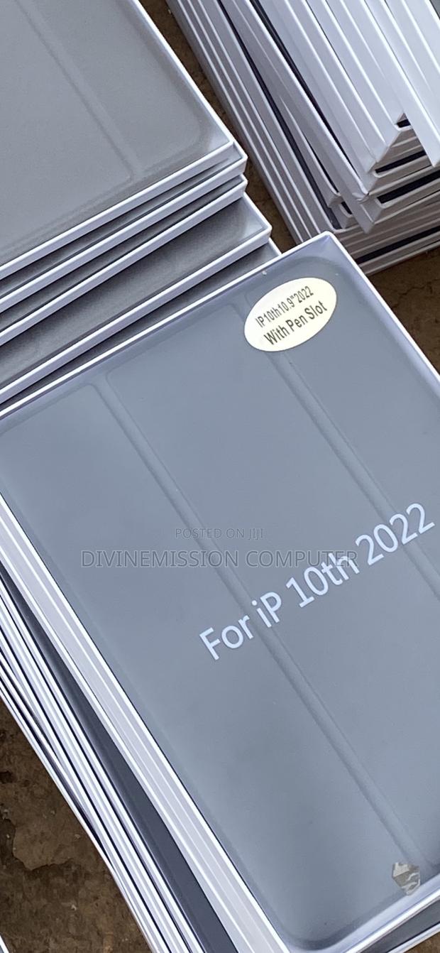 iPad 10th Generation 2022 Smart Case · Photo 2
