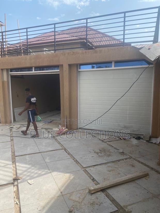 Double Garage Doors · Photo 1