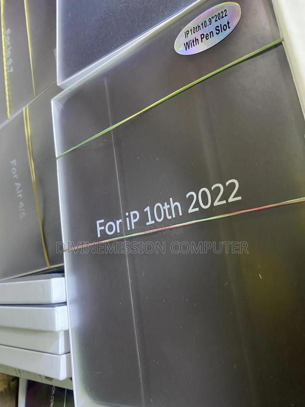 iPad 10th Generation 2022 Smart Case · Photo 3