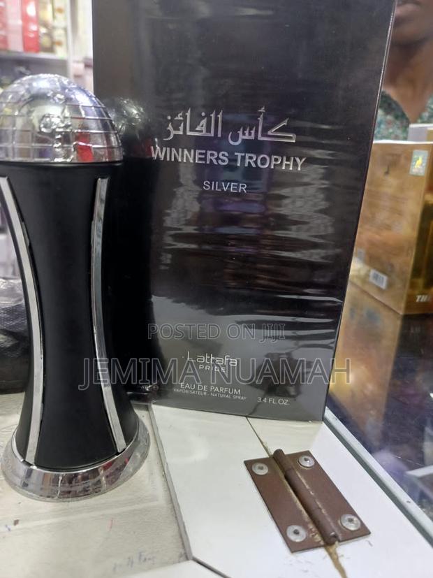 Lattafa Pride Winners Trophy Silver · Photo 1