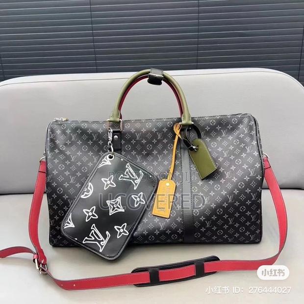 Louis Vuitton High Fashion Duffel Bag · Photo 2