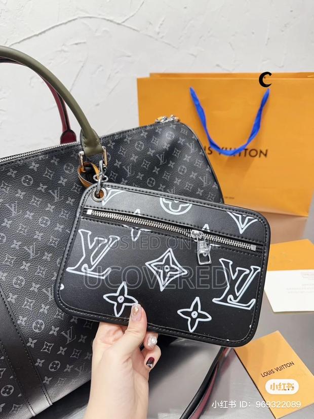 Louis Vuitton High Fashion Duffel Bag · Photo 4