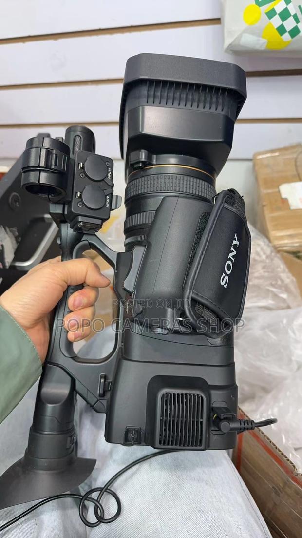 Sony FDR-Ax1 Camcorder · Photo 2