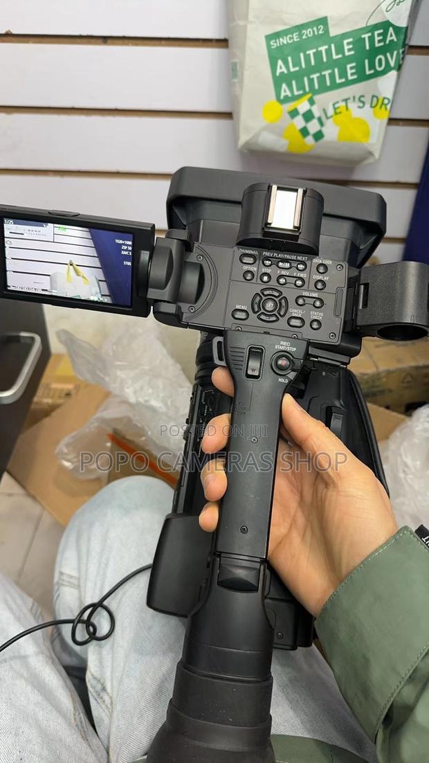 Sony FDR-Ax1 Camcorder · Photo 3