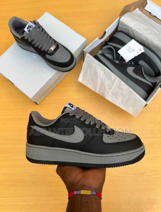 Nike Air Force 1 Black/White · Photo 1