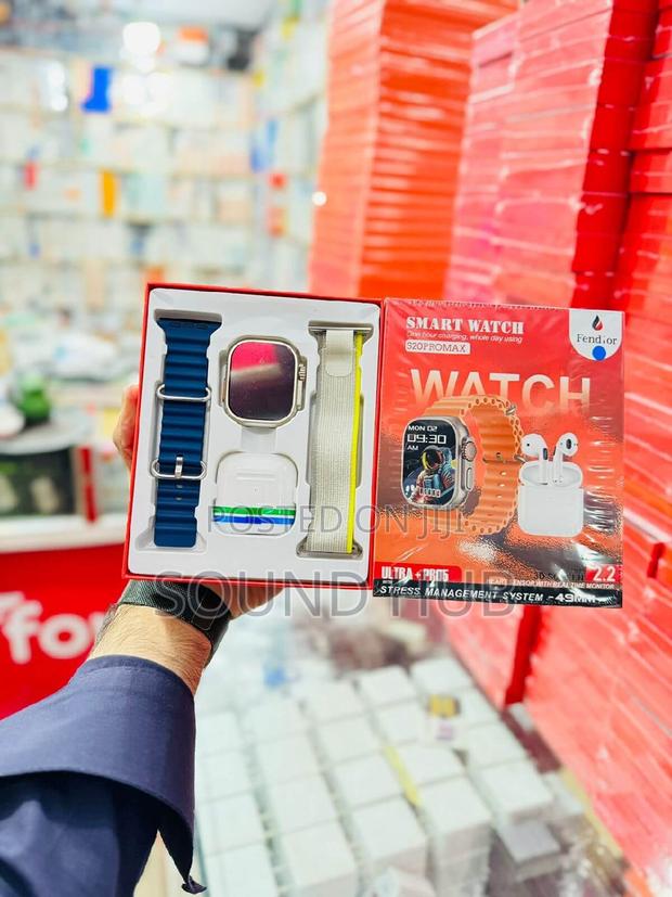 S20 Promax Smart Watch With Earbuds · Photo 3