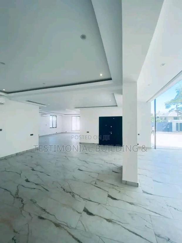 8bdrm House in Testimonial Building, Adjiriganor for sale · Photo 8