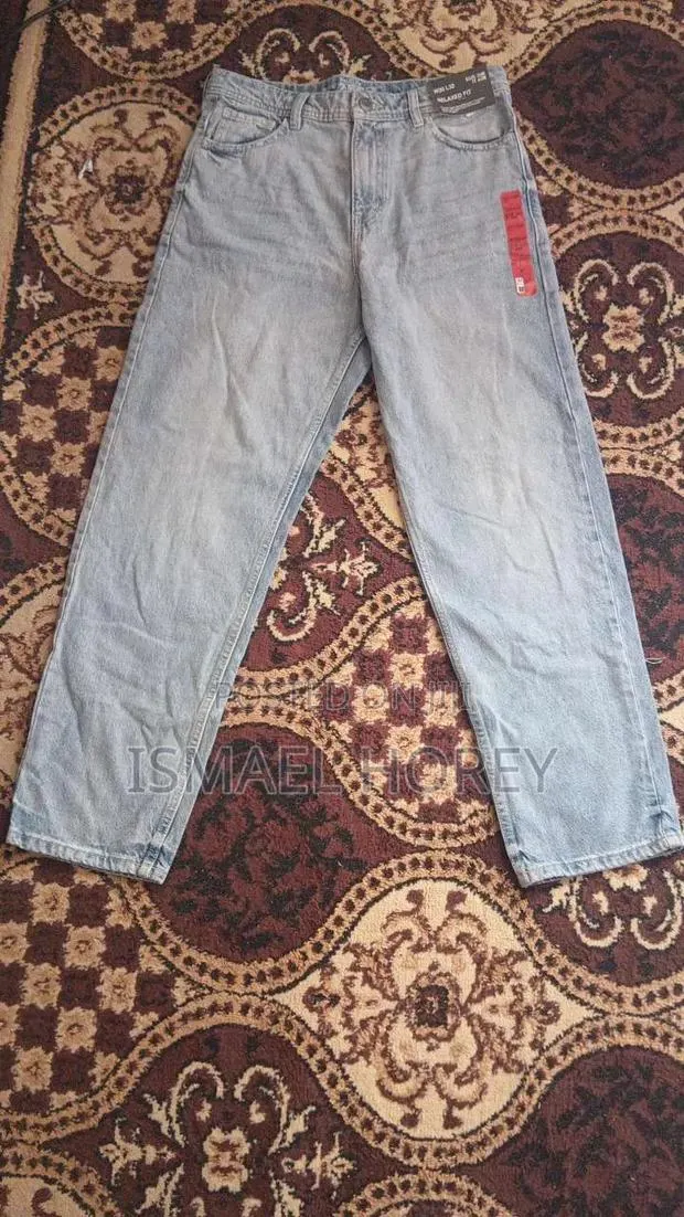 Blue Light Jeans · Photo 1