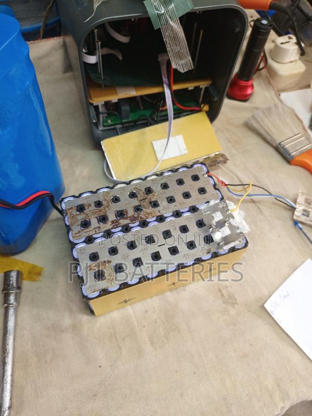 Battery Pack Building Spot Welding · Photo 3