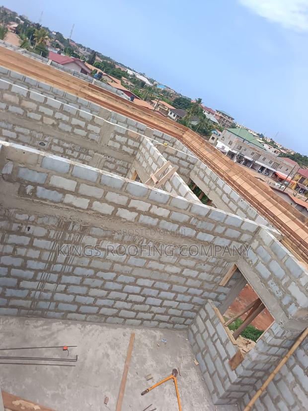 Concrete Parapet · Photo 3