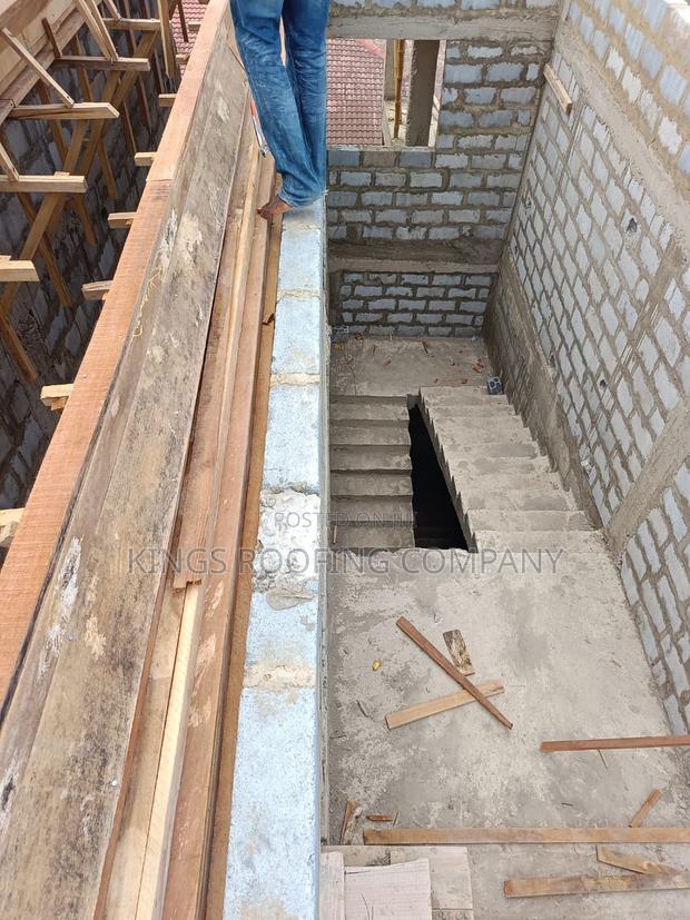 Concrete Parapet · Photo 4