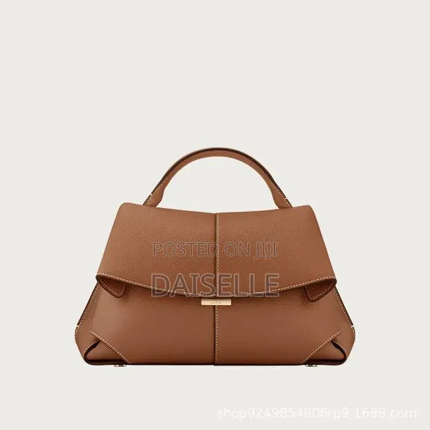 French Niche Smile Bag · Photo 3