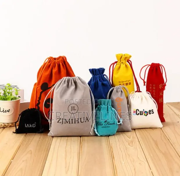 Drawstring Velvet Bag · Photo 1