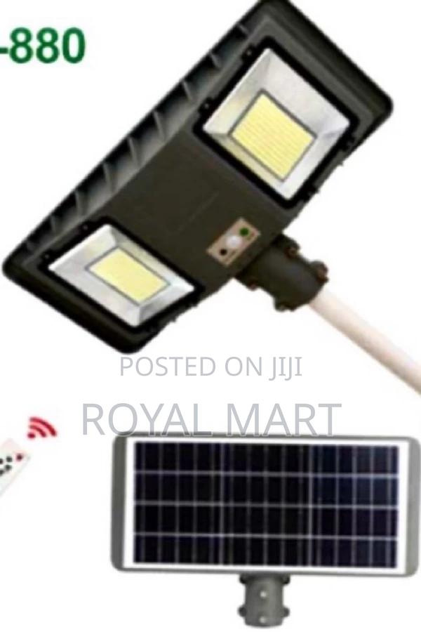 CL 880 Solar Street Light (300w). · Photo 1