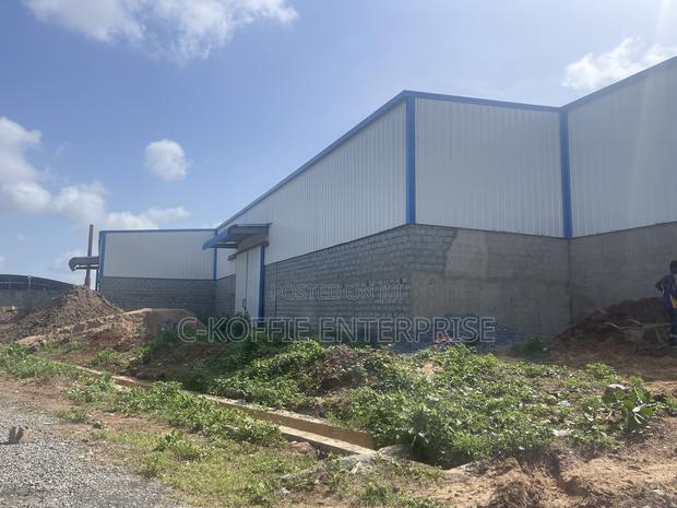 2750 SQM Warehouse for Rent at Tema · Photo 2