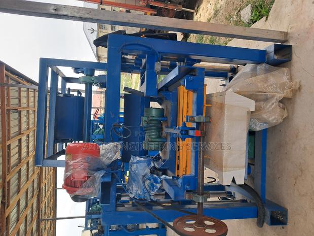 Automatic Block Manufacturing Machine · Photo 2