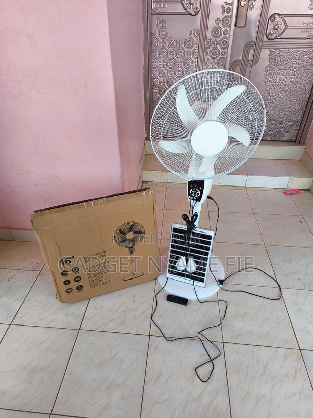 Solar Fan With Remote Control - 16 Inches · Photo 1