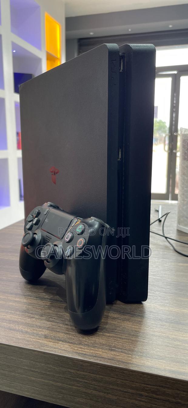 Ps4 Slim With One Controller · Photo 2