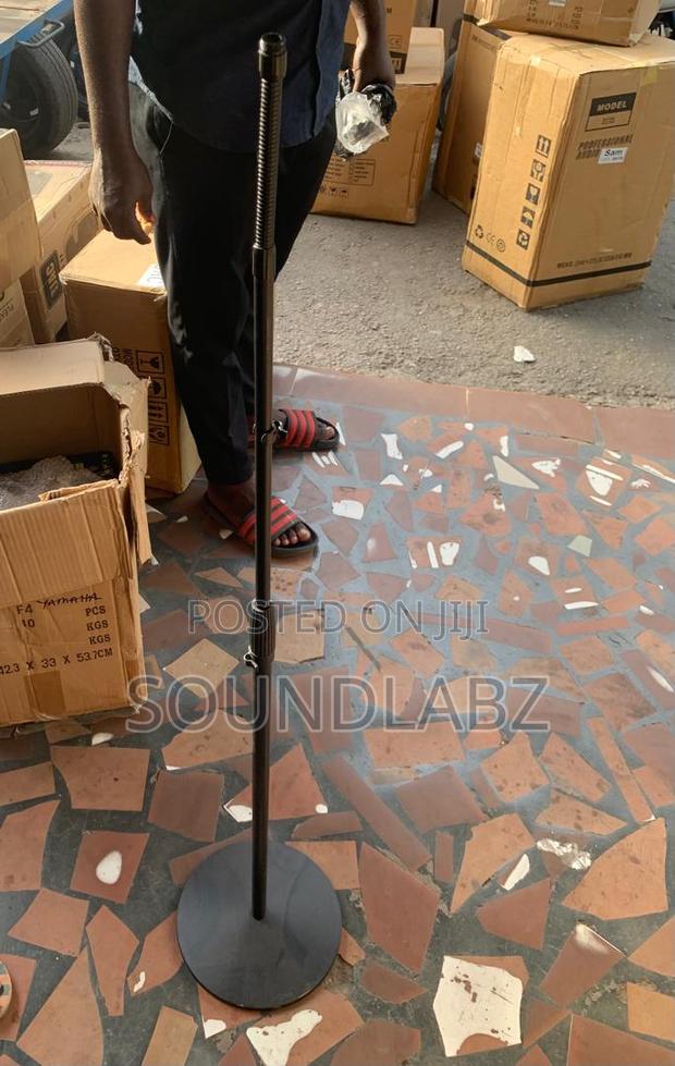 Round Base Microphone Straight Stand · Photo 4