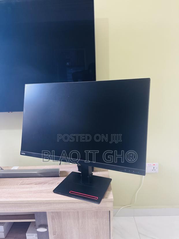 32 Inches Lenovo QHD IPS With Type C · Photo 1