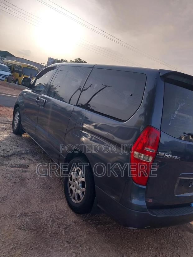 Hyundai Starex 2013 Grey · Photo 3