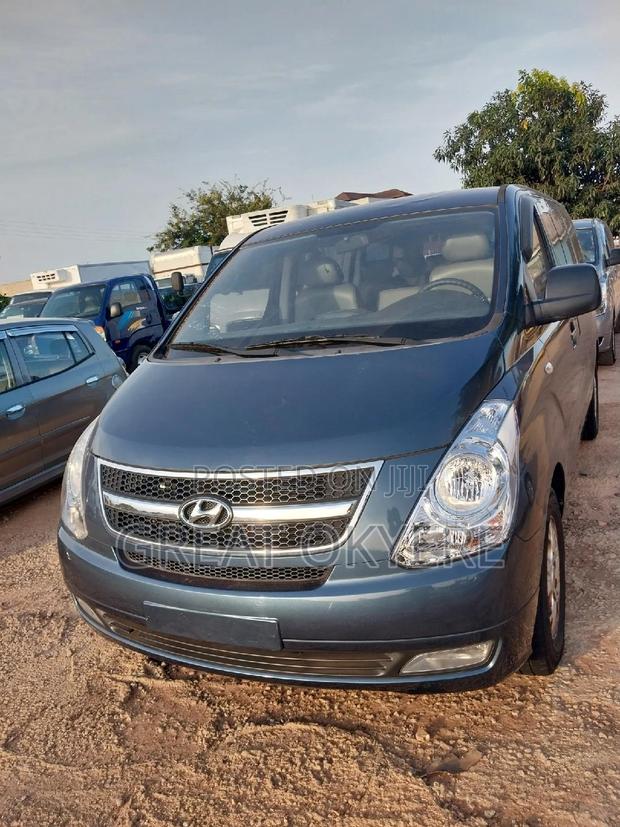 Hyundai Starex 2013 Grey · Photo 1