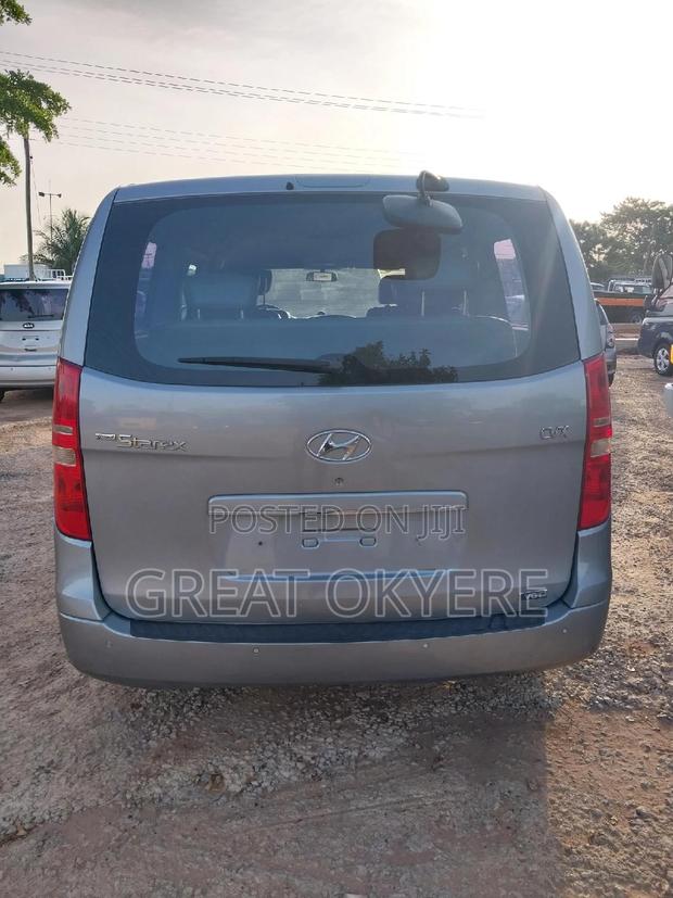Hyundai Starex 2013 Grey · Photo 5