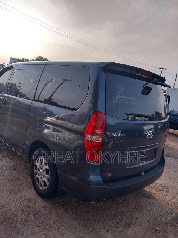 Hyundai Starex 2013 Grey · Photo 4