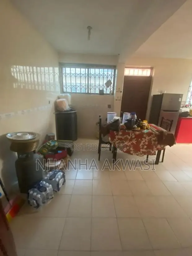 6bdrm House in Tema Metropolitan for rent · Photo 1