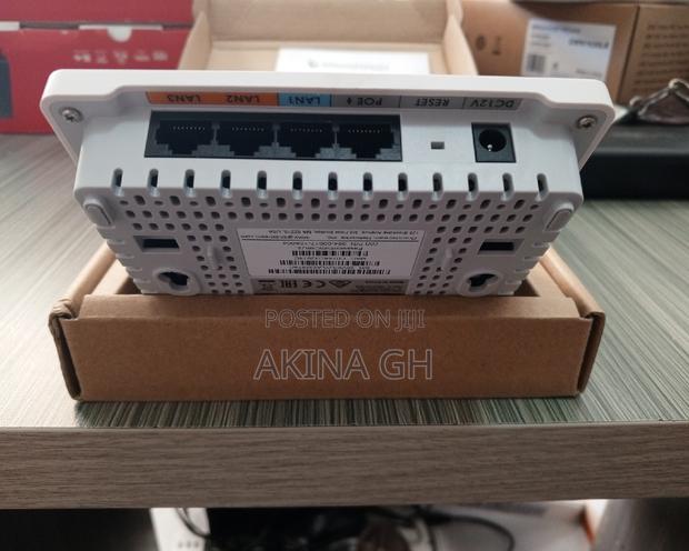 Grandstream Gwn7602 Compact Wifi Access Point With Switch · Photo 2