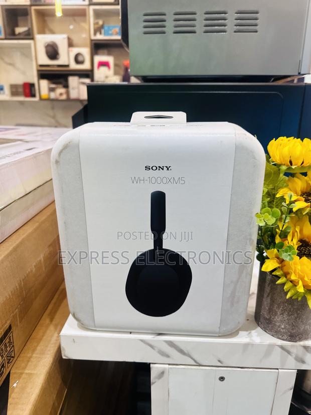Get a New Sony Wh-1000xm5 Headset Phone · Photo 1